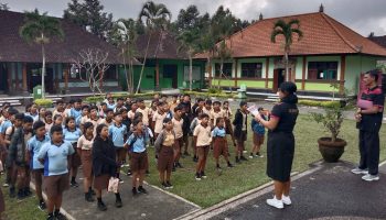 Murid SMP ini saat datang ke SMAN 1 Tembuku Bangli.