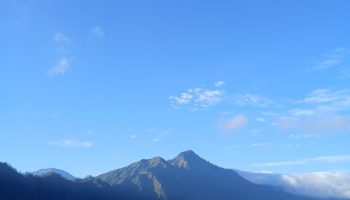 Keramba yang ada di Danau Batur kondisinya kini terancam dengan semburan belerang yang mencemari danau.