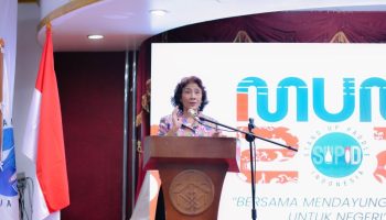 Susi Pudjiastuti menyampaikan pidato saat terpilih sebagai Ketua Umum Stand Up Paddle Indonesia untuk periode 2025-2028. (Foto: Istimewa)