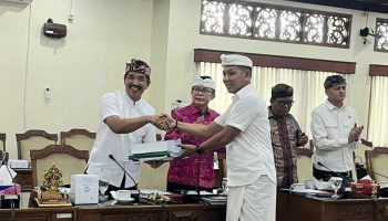 Penyerahan dokumen berita acara klarifikasi 45 bangunan pantai bingin dan hotel stup up