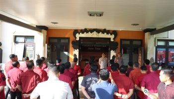Arahan Kapolres kepada Anggota Sat Reskrim Polres Gianyar terkait kinerja yang profesional.