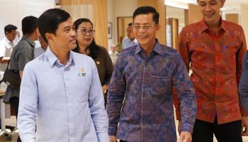 Wakil Menteri Kesehatan RI Prof. Dante saat menerima audiensi Bupati dan Wakil Bupati Klungkung.
