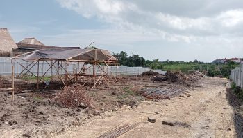 Pembangunan villa di Banjar Batu Gaing, Desa Beraban, Kecamatan Kediri, Tabanan dihentikan sementara.