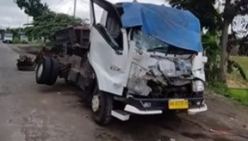 Kondisi truk rusak setelah mengalami kecelakaan di Jalan Bypass IB Mantra Klungkung.