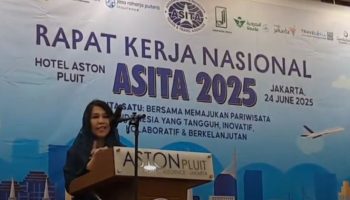 Ketua Umum ASITA, Nunung Rusmiati saat memaparkan sambutan di acara Rakernas ASITA, Selasa (24/6).