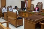 Pramuwisata menjalani sidang Tipiring di Pengadilan Negeri Gianyar usai terjaring razia Satpol PP di kawasan Pura Tirta Empul, Tampaksiring.