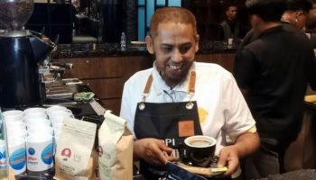 Umar Patek kini membuka bisnis kopi Ramu. (Foto: REUTERS/Prasto Wardoyo)