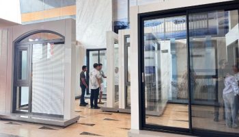 Jelajahi kenyamanan sistem pintu dan jendela premium dari Norfet Aluminium Bali.