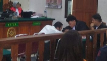Terdakwa Bastomi Prasetiawan alias Mas Pras usai menjalani sidang tuntutan atas kasus pembunuhan di Pengadilan Negeri Denpasar.