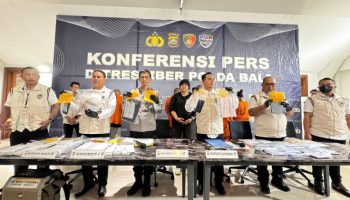 Barang bukti dan tersangka diperlihatkan kedepan awak media, Rabu (9/7).