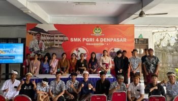 Workshop bertajuk “Peningkatan Keterampilan Komunikasi Bahasa Inggris Berbasis Digital Learning” di SMKN PGRI 4 Denpasar.