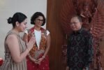 Gubernur Bali Wayan Koster menerima jajaran manajemen Airbnb Asia Tenggara saat membahas penertiban usaha pariwisata tak berizin di Jayasabha, Denpasar.