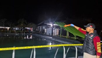 Polisi memasang garis kuning dan melakukan olah TKP.