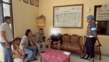Pelaku warga Belgia dengan wajah diblur, berhasil diciduk aparat Polsek Nusa Penida.