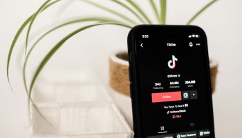 TikTok kini menjadi platform yang banyak digemari orang di banyak negara. (Foto ilustrasi dari Unsplash)