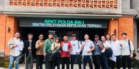 Tiga LSM melaporkan dugaan pencemaran yang menyebabkan ratusan mangrove mati di Benoa ke Polda Bali.