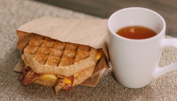 5 Makanan yang Sebaiknya Tidak Dikonsumsi Bersama Teh (sumber foto: Pexels/rdne)